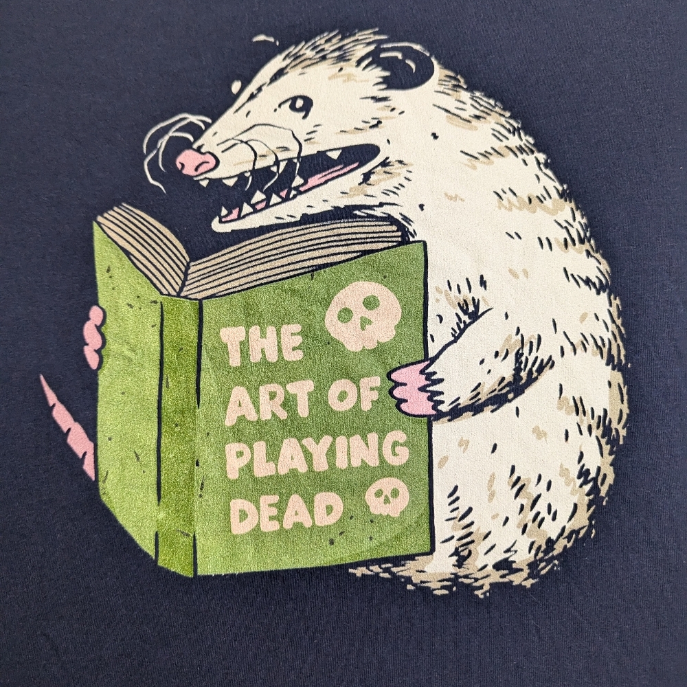 Opossum Reading book "The Art of Playing Dead" XL